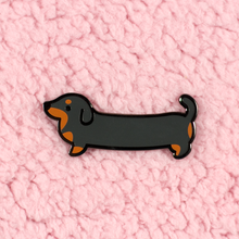 Weenie Dog Pin - Short Coat Bicolor Black/Tan - Flea Circus Designs